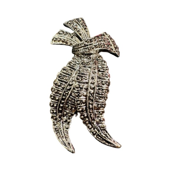 Gerrys Jewelry - Vintaged signed Gerry’s Marcasite Textured Feen Leaf Brooch